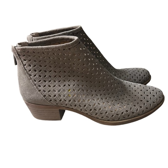 LUCKY BRAND Basel Perforated Booties in Tan with Stacked Wood Heel Size 7.5 - Picture 1 of 7